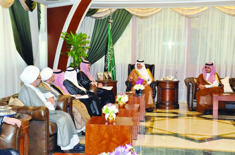 سعود بن نايف مستقبلا الأهالي (واس)