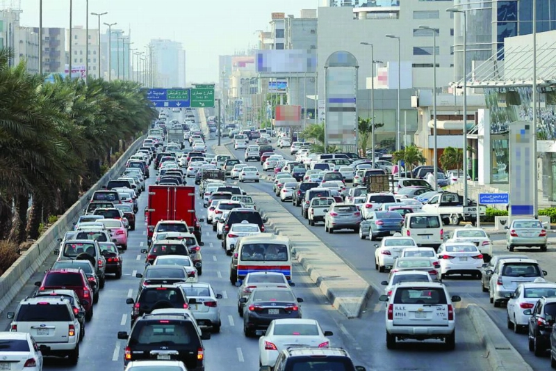 زحام المركبات في أحد شوارع مدينة جدة (مكة)