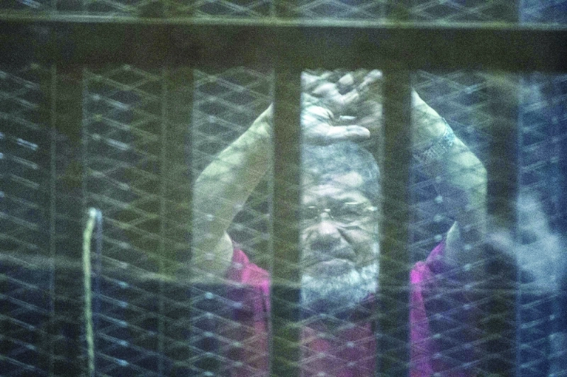 الرئيس الأسبق محمد مرسي خلال محاكمته بالقاهرة (أ ف ب)