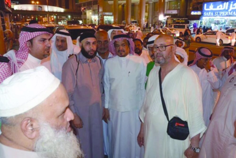 محمد بنتن يقف على مراكز خدمات الحجاج والمعتمرين في العاصمة المقدسة (مكة)