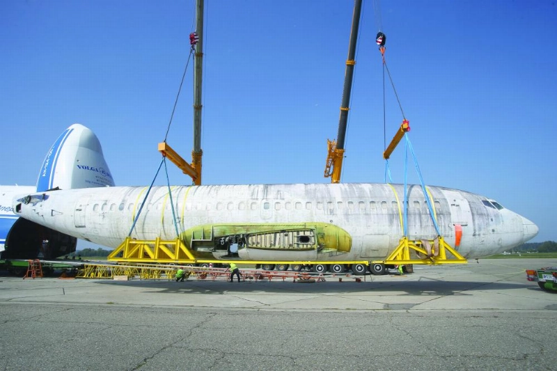 The former Lufthansa airplane "Landshut" is placed on a low-bed truck by a crane at the airport in Friedrichshafen, Germany, 23 September 2017. The airplane, which was kidnapped by terrorists in 1977 was brought to Germany from Brazil. It will be exhibited at the Dornier Museum in Friedrichshafen. Photo: Karl-Josef Hildenbrand/dpa