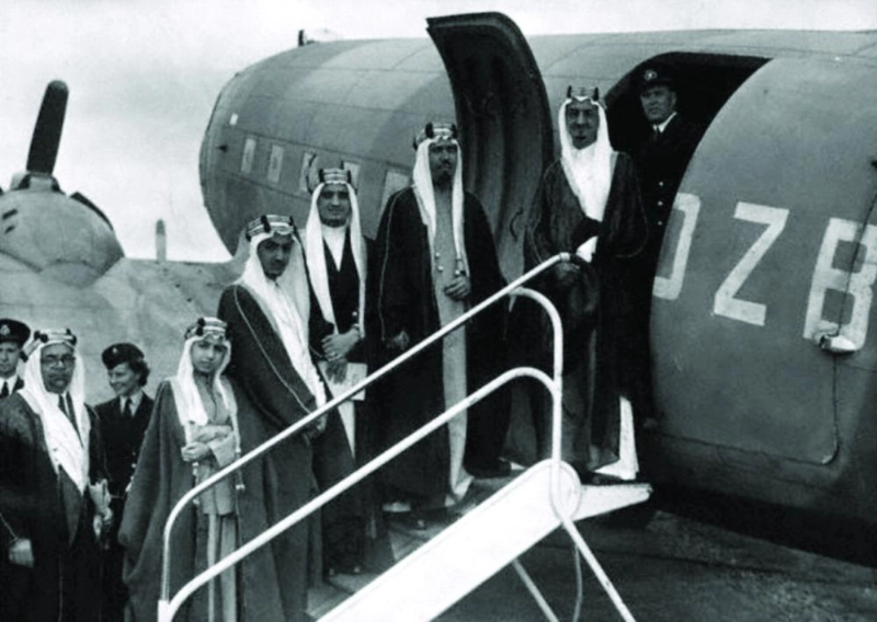 الملك-عبدالعيز-الطيران-المدني-اول-طائرة-7