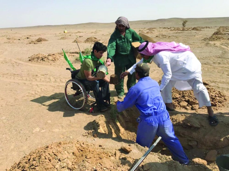 من عملية غرس شتلات الطلح (مكة)