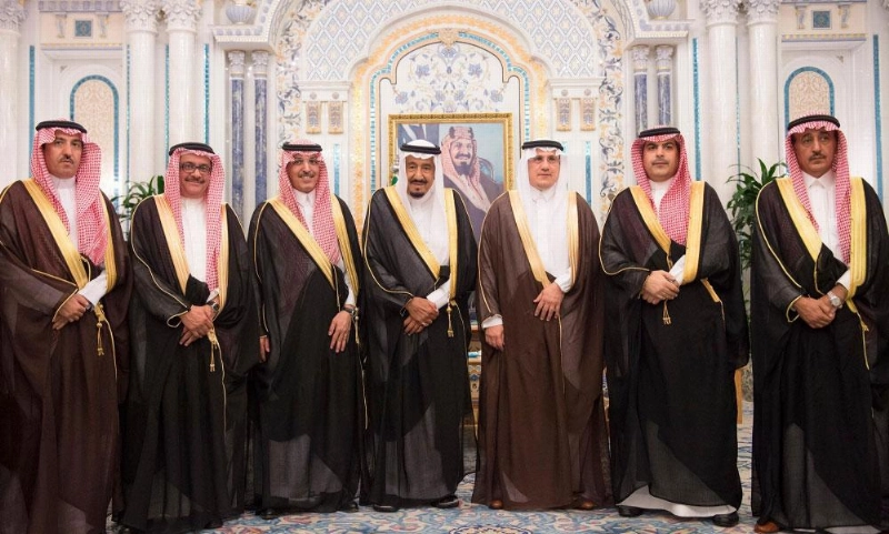 خادم الحرمين الشريفين يتسلم التقرير السنوي لمؤسسة النقد (واس)