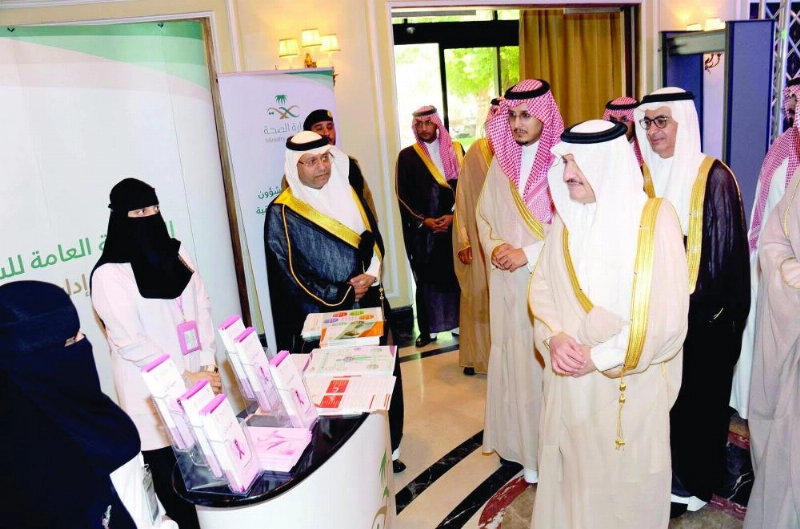 سعود بن نايف خلال تدشينه الملتقى (واس)