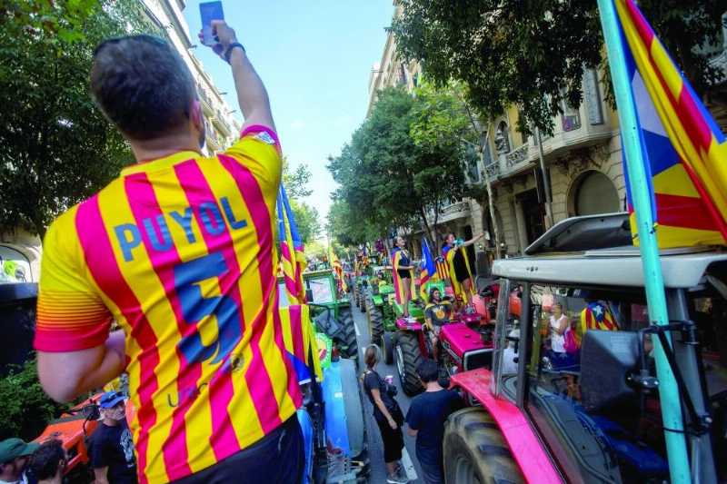 مسيرة مؤيدة للانفصال في برشلونة (إ ب أ)