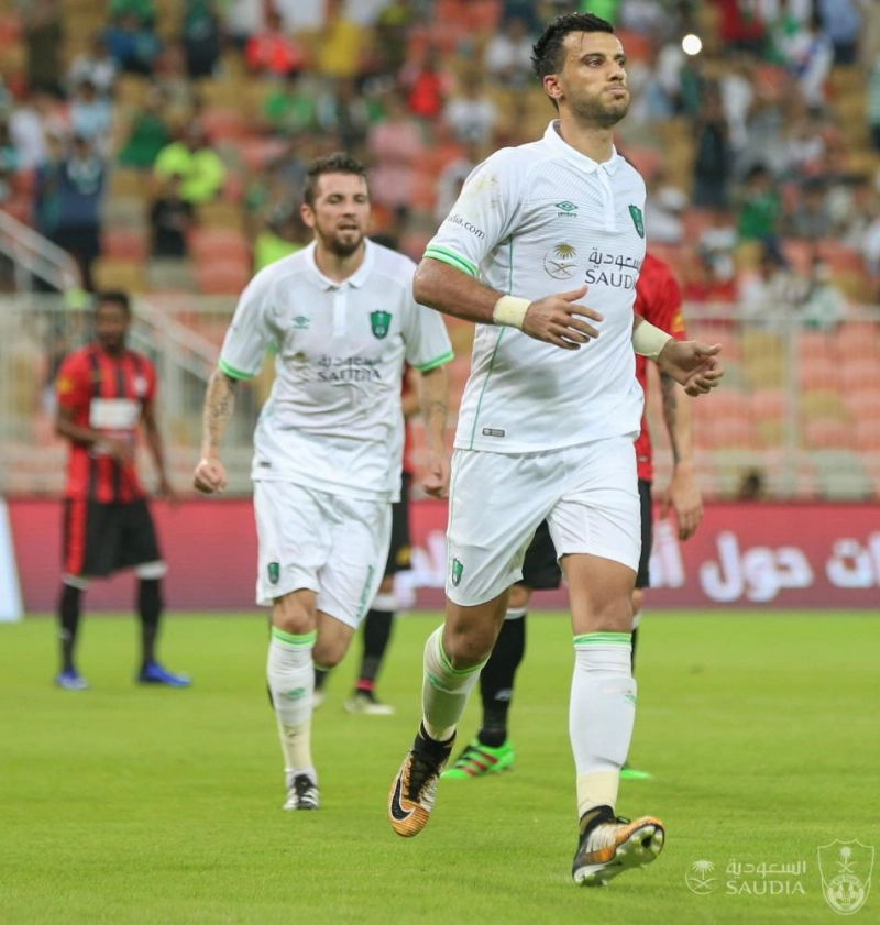 عمر السومة محتفلا بهدفه الأول في الرائد اليوم (إعلامي الأهلي)