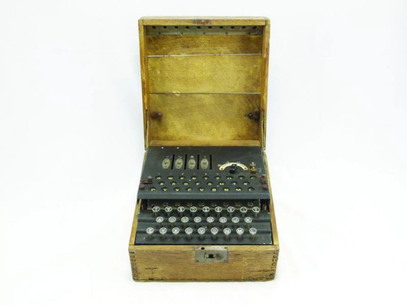 إحدى أدوات التجسس (Smithsonian)