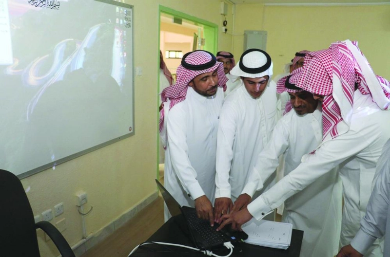 من تدشين البرنامج أمس (مكة)