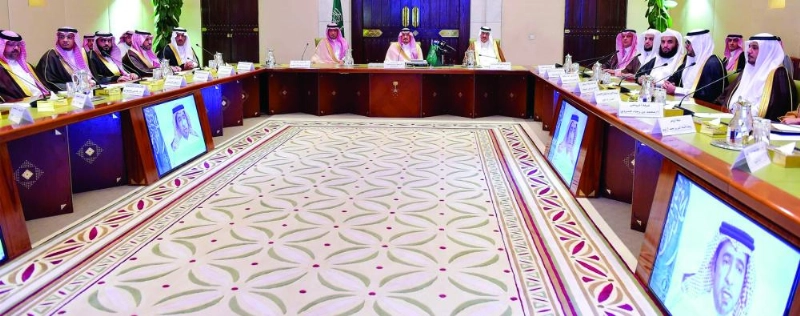 فيصل بن بندر مترئسا اجتماع تدشين الصندوق الوقفي (مكة)