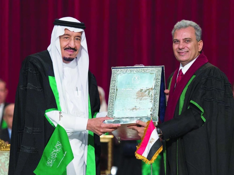 تسلم الدكتوراه الفخرية من جامعة القاهرة 2016