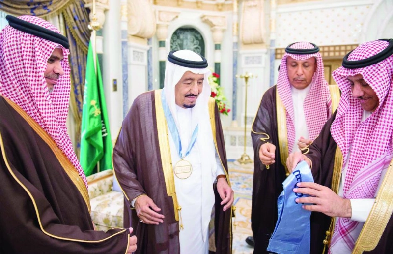 لدى تسلمه شهادة الدكتوراه الفخرية من جامعة الملك سعود 2016