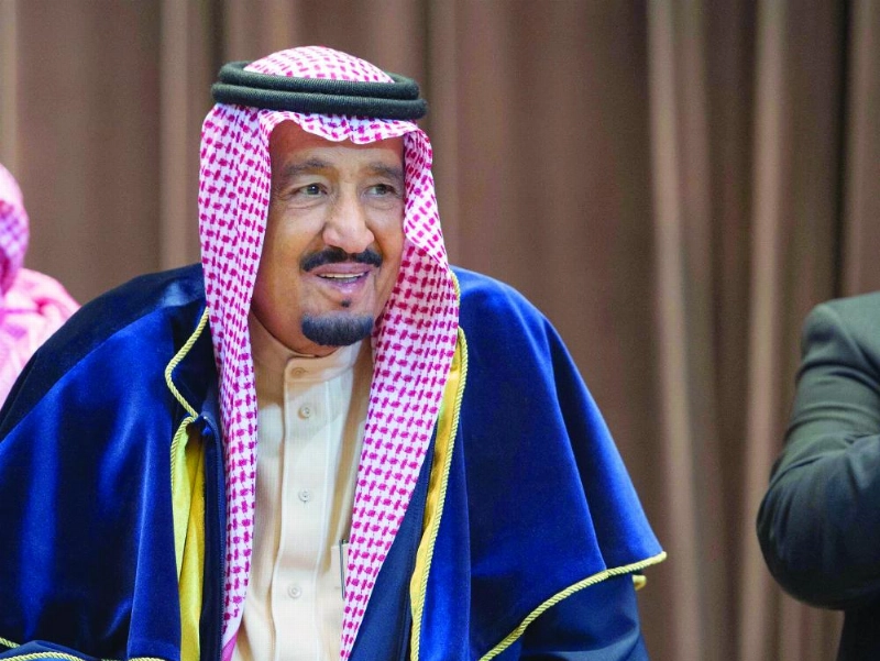 الملك سلمان لدى تسلمه الدكتوراه الفخرية من جامعة موسكو الحكومية (بندر الجلعود)