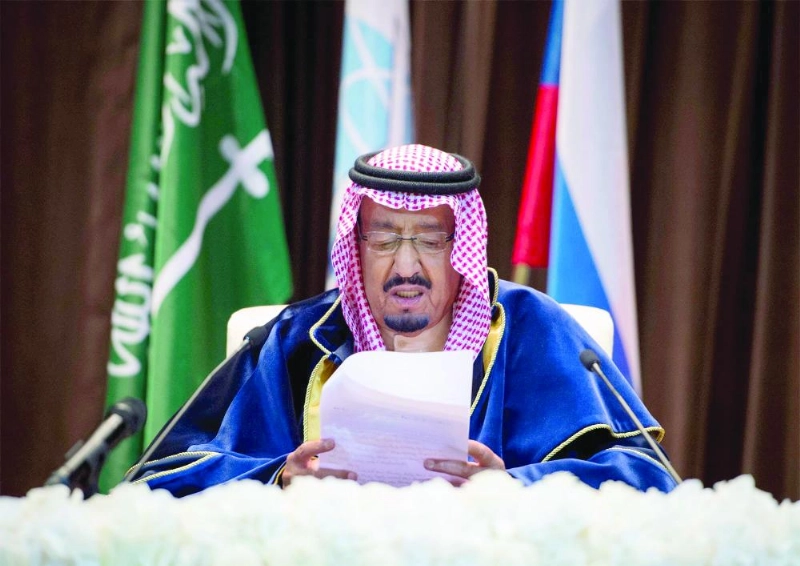 خادم الحرمين ملقيا كلمته