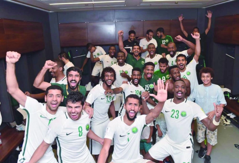 فرحة لاعبي المنتخب السعودي بالتأهل للمونديال (مكة)