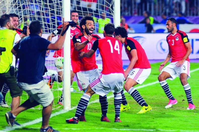 فرحة لاعبي مصر بالتأهل (د ب أ)