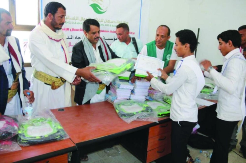 أطفال بالجوف جندهم الحوثي بعد إعادة تأهيلهم من مركز الملك سلمان (واس)