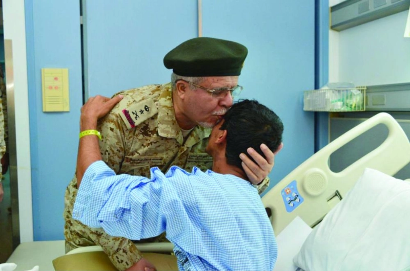 محمد بن سحيم خلال الزيارة (واس)
