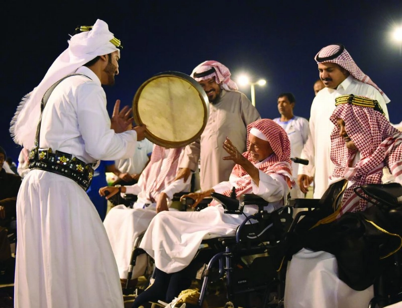 مسنون يستمتعون بفقرات الحفل (واس)
