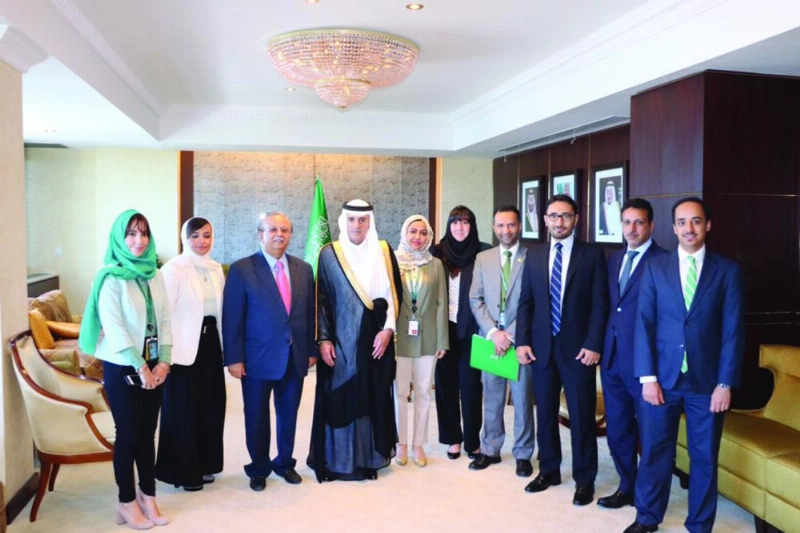 عادل الجبير مستقبلا منسوبي وفد المملكة الدائم لدى الأمم المتحدة (حساب وزارة الخارجية)
