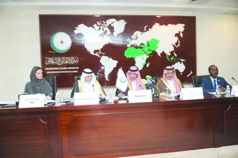 عواد العواد متحدثا خلال الجمعية أمس (واس)