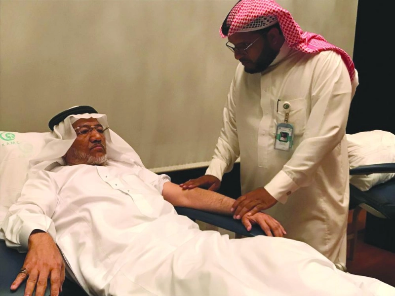 أسامة البار مدشنا الحملة(تويتر أمانة العاصمة المقدسة)