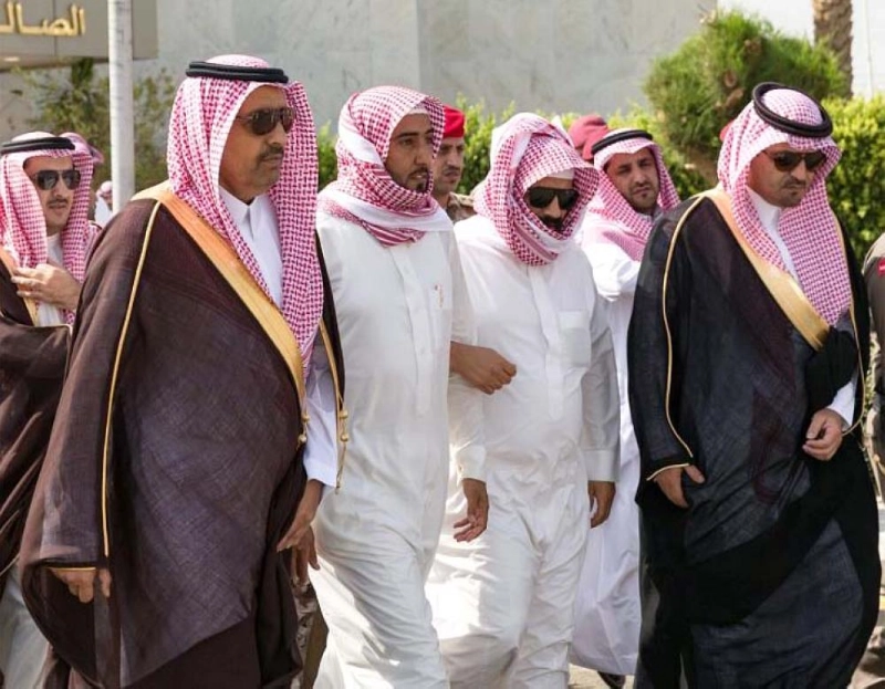 أمير منطقة الباحة ينقل تعازي القيادة لأسرة الشهيد الرقيب سفر الغامدي