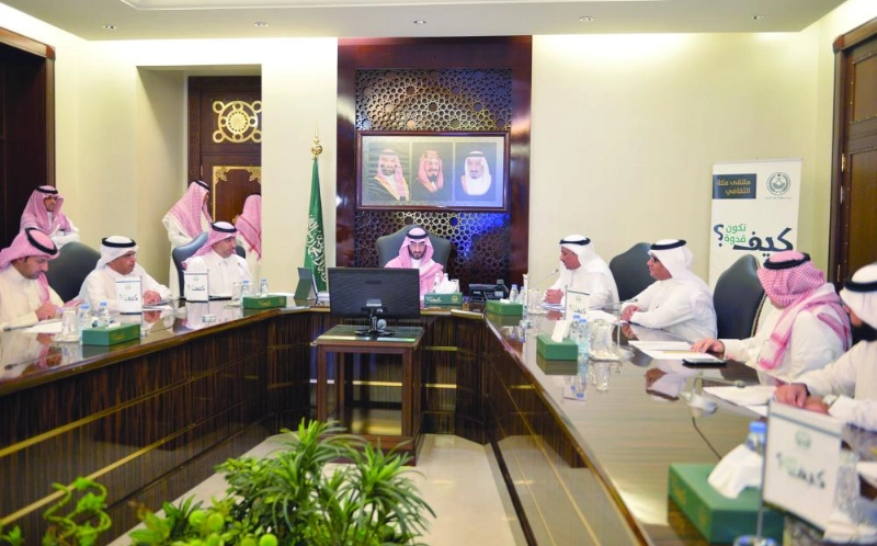 عبدالله بن بندر خلال ترؤسه اجتماع البرنامج (واس)