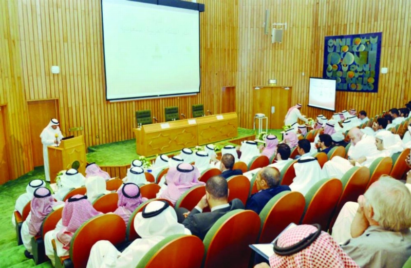 من ندوة آثار المملكة العربية السعودية أمس (واس)