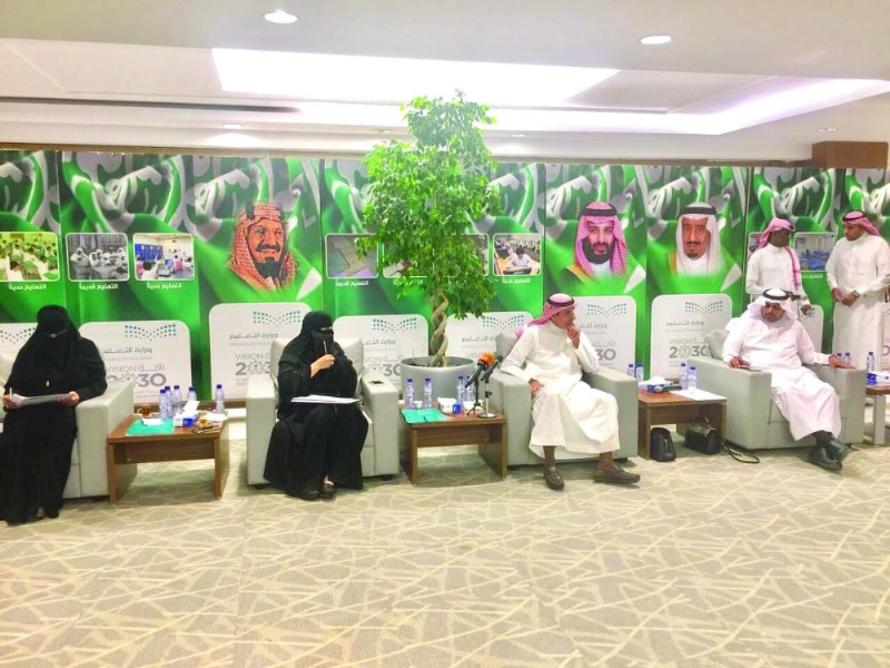 من ورشة عمل التربية البدنية للطالبات بين التعليم وهيئة الرياضة أخيرا (تويتر وزارة التعليم)