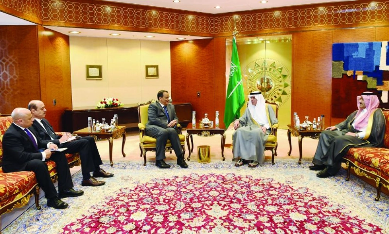 عادل الجبير يجري مباحثات مع ولد الشيخ في الرياض أمس (واس)