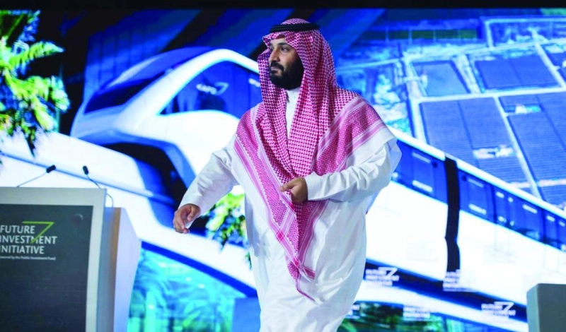 .. ومتوجها للمنصة للمشاركة في جلسة نبض التغيير