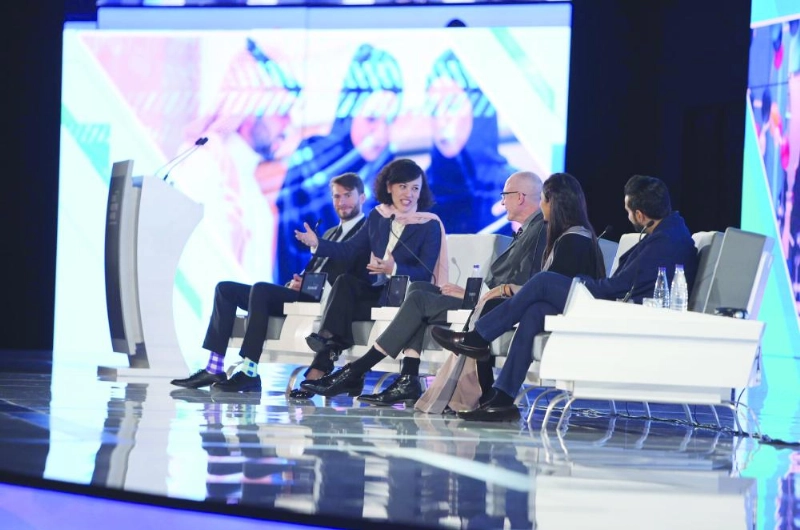 الجلسة النقاشية لدور الجيل المقبل من الشباب في إعادة تشكيل الأعمال( واس)