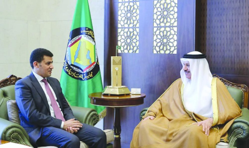 الزياني مستقبلا الوزير اليمني الرعيني أمس (مجلس التعاون)