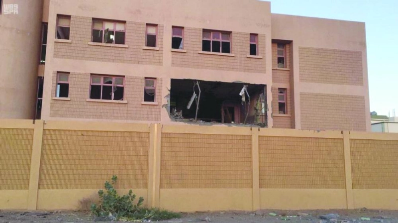 مدرسة في نجران تعرضت لأضرار جراء المقذوفات الحوثية (واس)