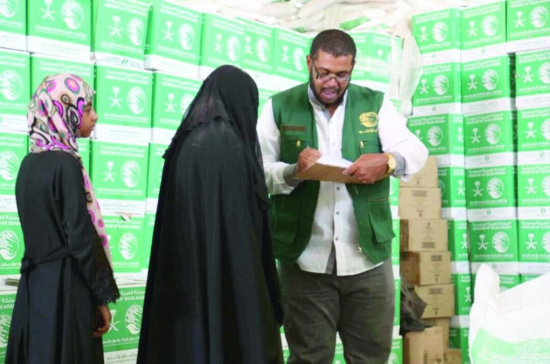 من المساعدات الغذائية والطبية المقدمة في حضرموت ومأرب (واس)