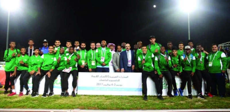 لاعبو منتخب الناشئين عقب التتويج (الأولمبية السعودية)