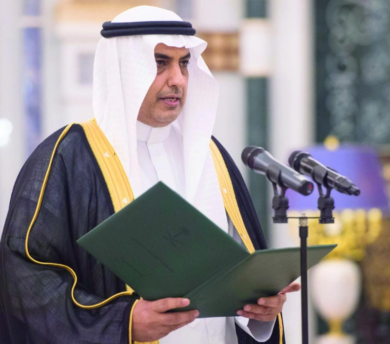 عبدالعزيز الشمري يؤدي القسم