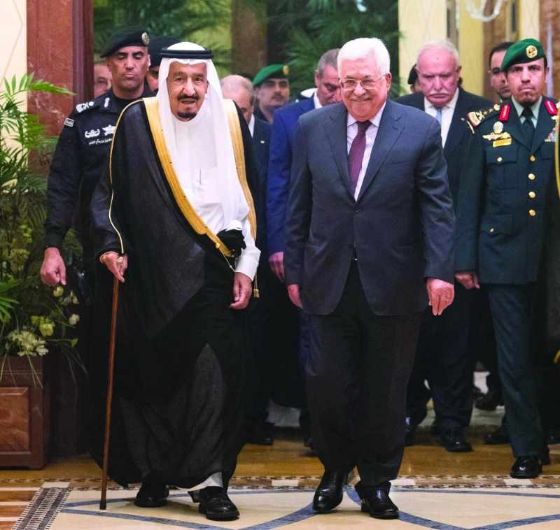 خادم الحرمين لدى استقباله الرئيس الفلسطيني