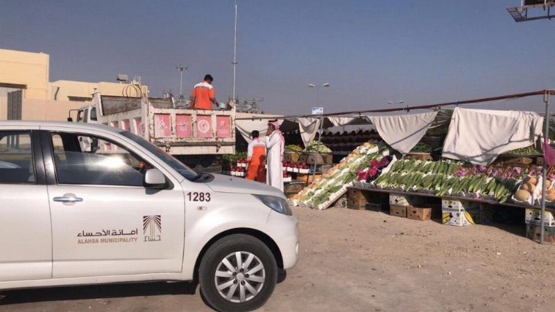 الجهات الرقابية في الأمانة تزيل المباسط العشوائية (مكة)