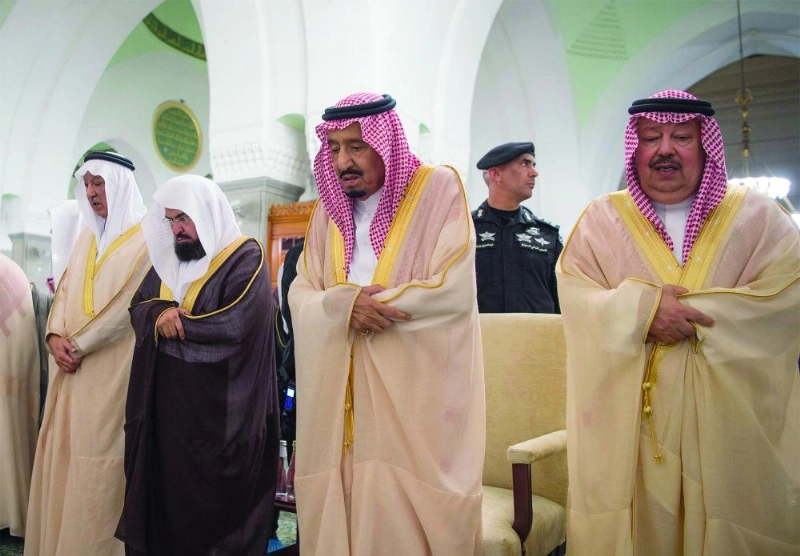 .. وخلال أدائه صلاة تحية مسجد قباء