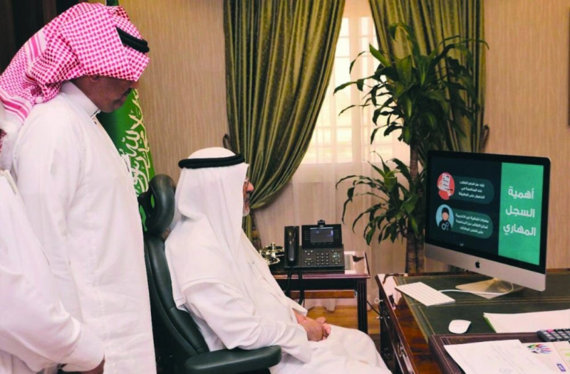 أحمد نقادي خلال تدشين السجل (واس)