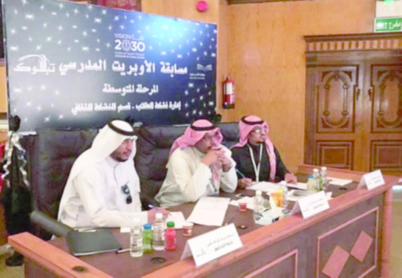 اللجنة خلال المسابقة (مكة)