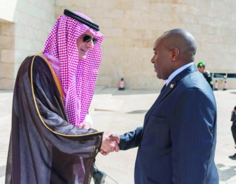 الجبير مصافحا النائب الثاني لرئيس بوروندي (واس)