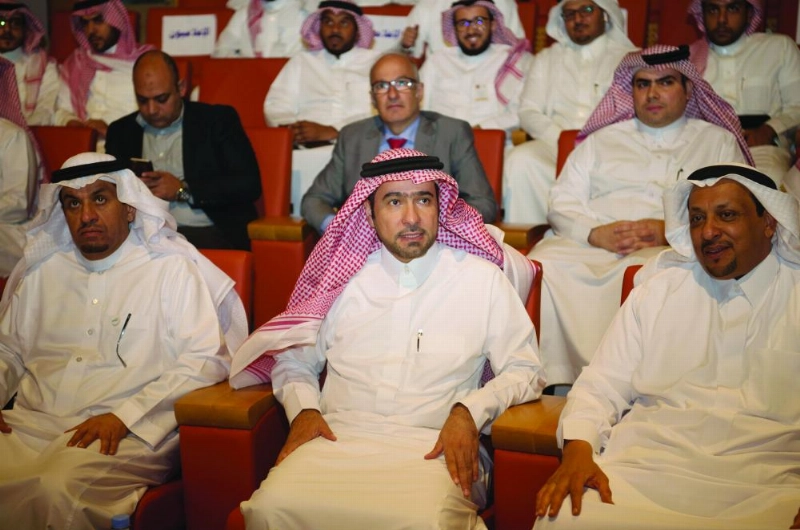 الحقيل أثناء حضور المؤتمر الصحفي (واس)