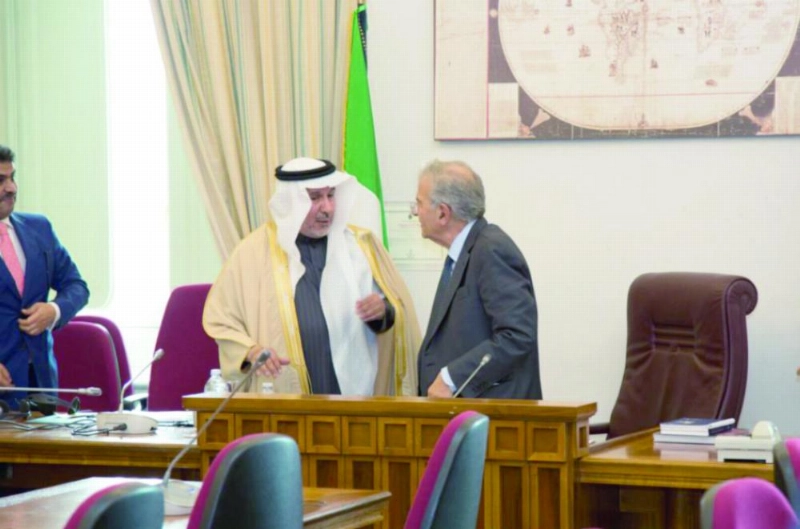 الربيعة مستقبلا رئيس لجنة الشؤون الخارجية الإيطالي (واس)