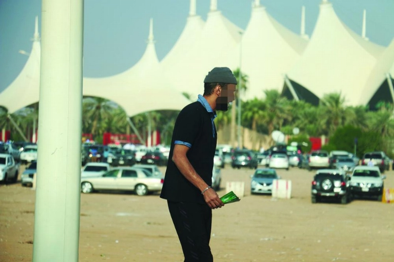 أحد باعة تذاكر السوق السوداء (مكة)