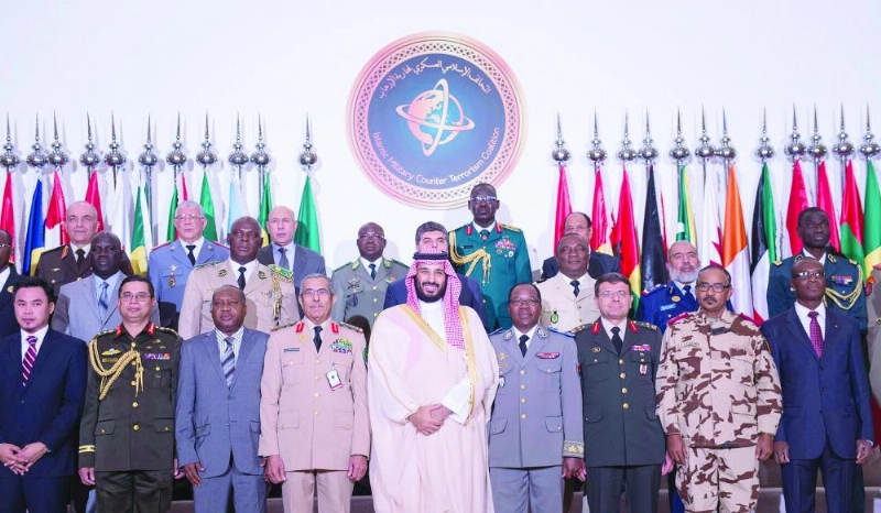 ولي العهد يتوسط رؤساء أركان جيوش دول التحالف بالرياض في مارس 2016 (واس)