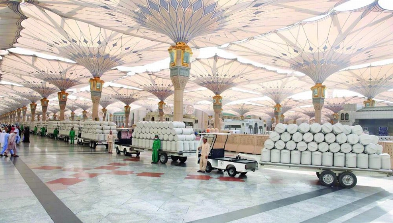 من أعمال استبدال حافظات زمزم (واس)