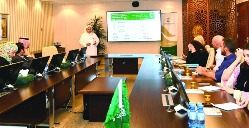 جانب من عرض مشروعات المركز بالرياض (واس)
